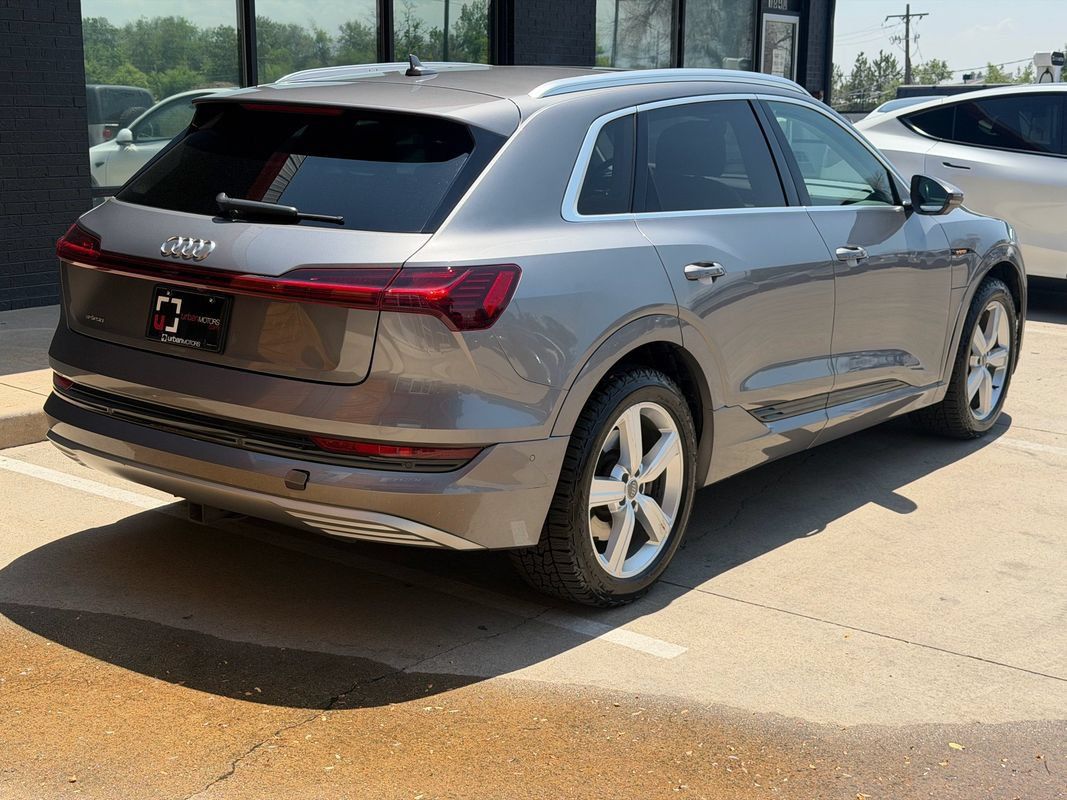 Used 2019 Audi e-tron Prestige w/ Prestige Package AWD/4WD image 11