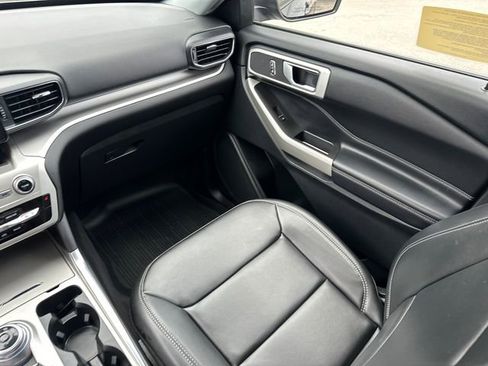 Used 2022 Ford Explorer XLT w/ Equipment Group 202A image 23