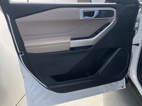 Used 2022 Ford Explorer XLT w/ Equipment Group 202A image 16