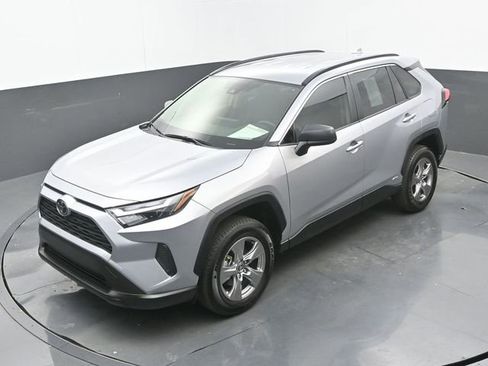 Used 2025 Toyota RAV4 LE image 31