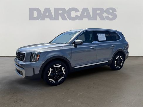Used 2023 Kia Telluride S FWD image 3