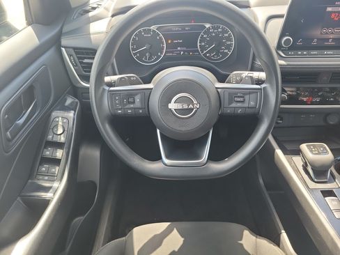 Used 2024 Nissan Rogue S FWD image 19