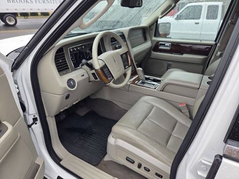 Used 2013 Lincoln Navigator 4WD w/ HD Trailer Tow Pkg image 8