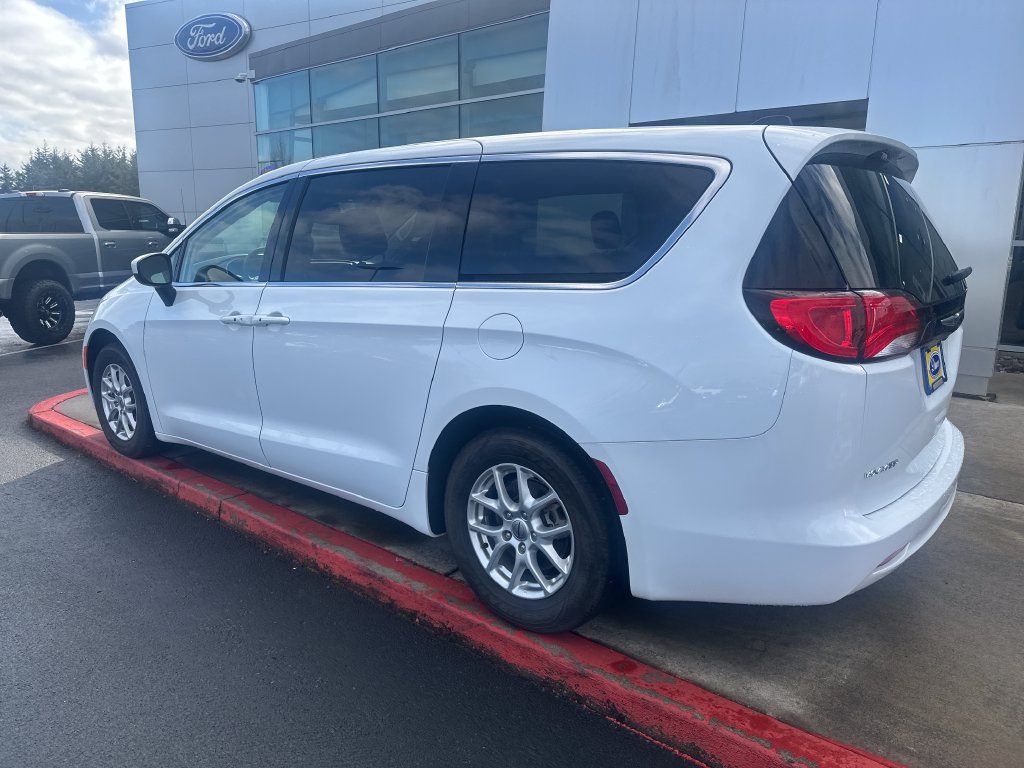 Used 2023 Chrysler Voyager LX FWD image 2
