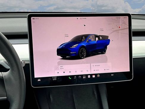 Used 2023 Tesla Model Y Long Range AWD/4WD image 9