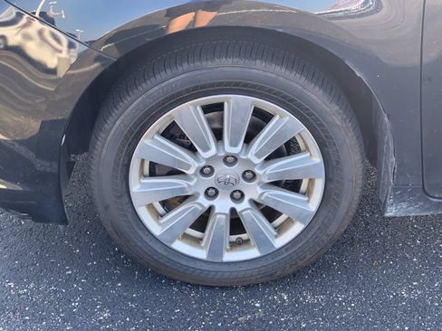 Used 2017 Toyota Sienna XLE w/ XLE Navigation Package AWD/4WD image 32