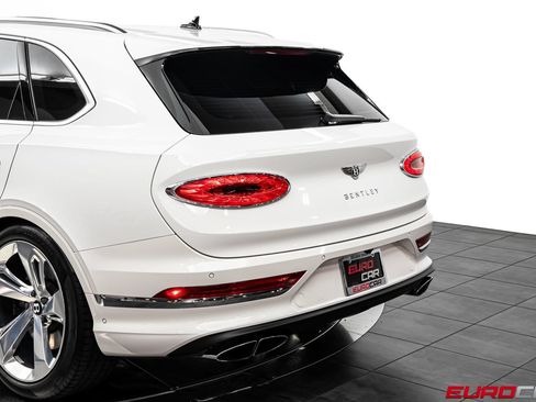 Used 2024 Bentley Bentayga AWD/4WD image 15