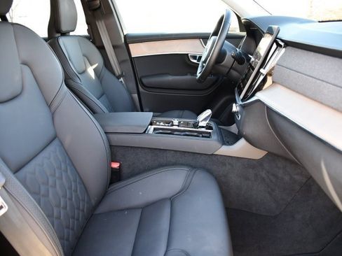 Certified 2025 Volvo XC90 B5 Plus image 28