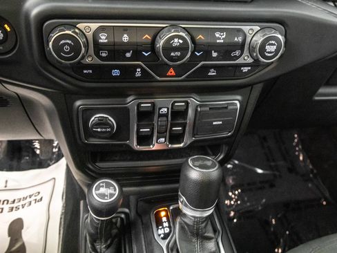 Used 2023 Jeep Wrangler Unlimited w/ Cold Weather Group AWD/4WD image 27