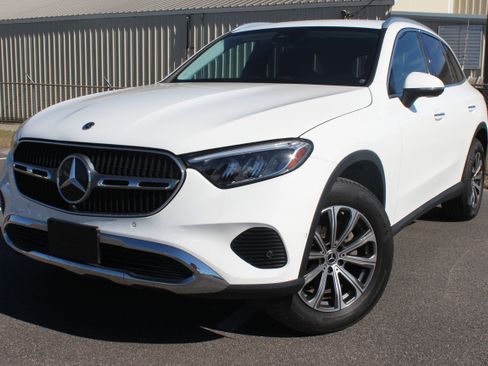 Used 2024 Mercedes-Benz GLC 300 4MATIC image 1