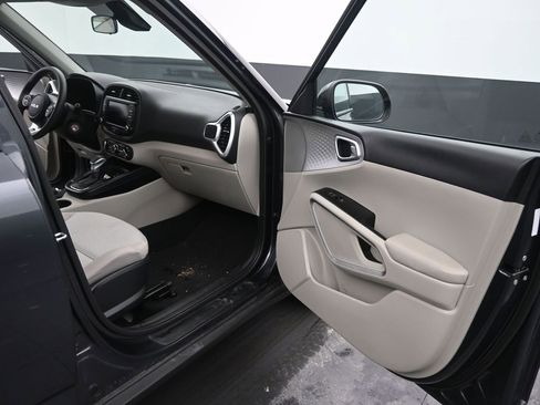 Used 2025 Kia Soul LX w/ LX Technology Package image 17