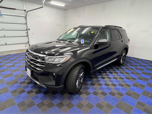 Used 2025 Ford Explorer Active w/ Active Comfort Package image 12