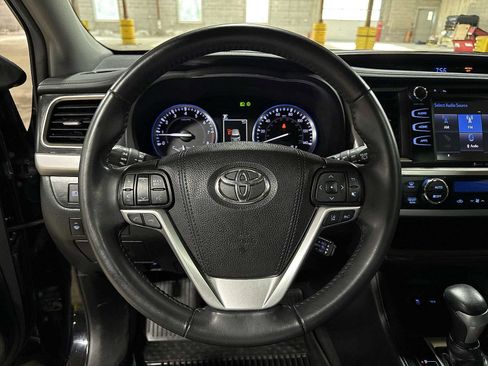 Certified 2019 Toyota Highlander XLE AWD/4WD image 19