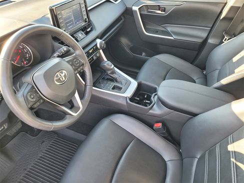 Used 2022 Toyota RAV4 XLE Premium image 10