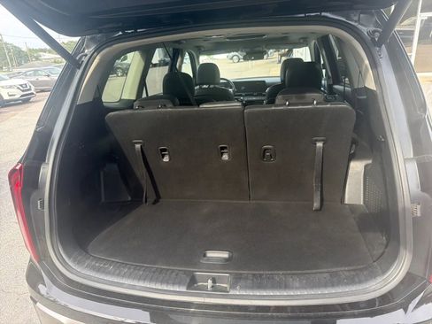 Used 2025 Kia Telluride S FWD image 16