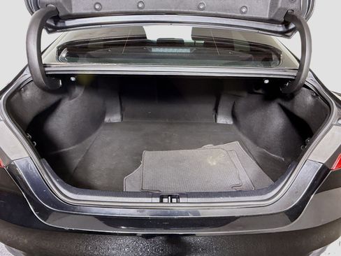 Used 2020 Toyota Camry LE image 34