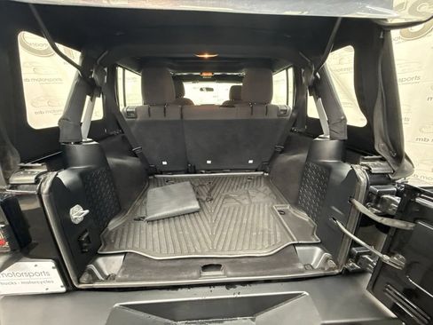 Used 2016 Jeep Wrangler Unlimited Sport w/ Connectivity Group AWD/4WD image 7