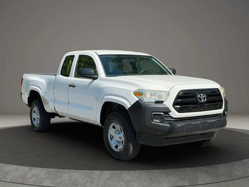 Used 2016 Toyota Tacoma SR RWD image 3