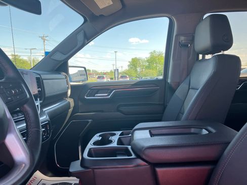 Used 2024 GMC Sierra 1500 SLT AWD/4WD image 10