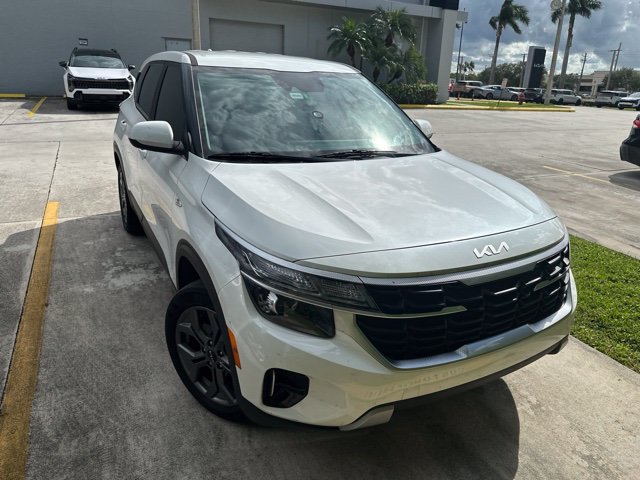 Certified 2024 Kia Seltos LX AWD/4WD image 3