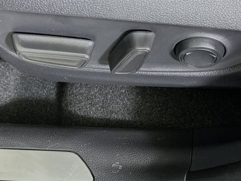 Used 2024 Toyota Venza XLE image 13