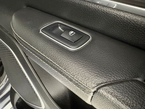 Used 2019 RAM 1500 Laramie AWD/4WD image 16