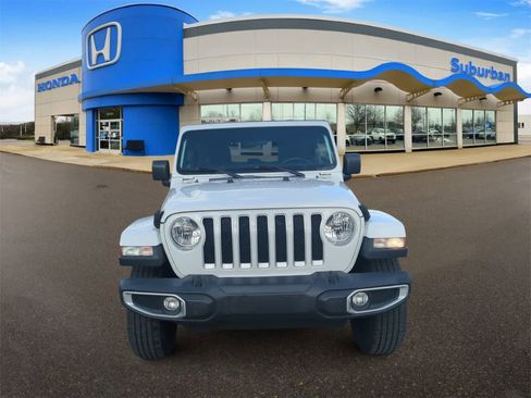 Used 2020 Jeep Wrangler Unlimited Sahara image 3