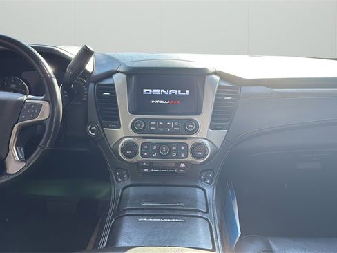 Used 2018 GMC Yukon Denali image 18
