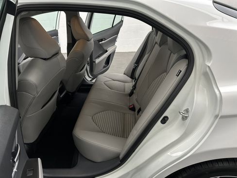 Used 2024 Toyota Camry SE image 19