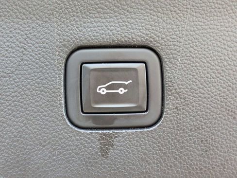 Used 2020 Buick Enclave Essence w/ Sound and Sites Package FWD image 13