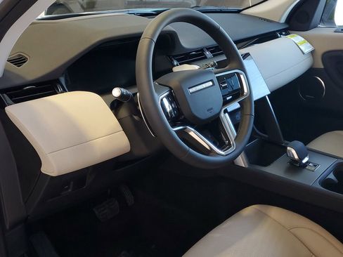 Used 2025 Land Rover Discovery Sport S image 8