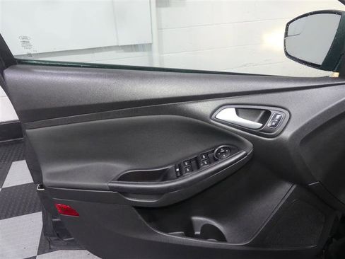 Used 2018 Ford Focus SE FWD image 17
