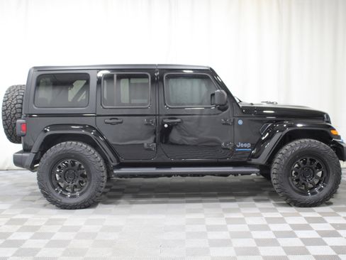 Used 2024 Jeep Wrangler Unlimited image 41