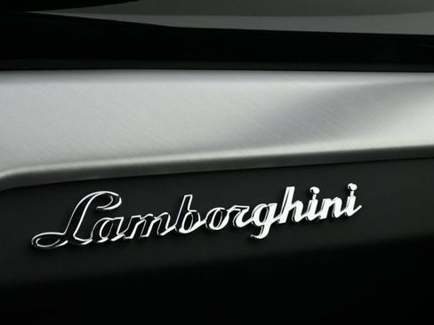 Used 2022 Lamborghini Urus image 9