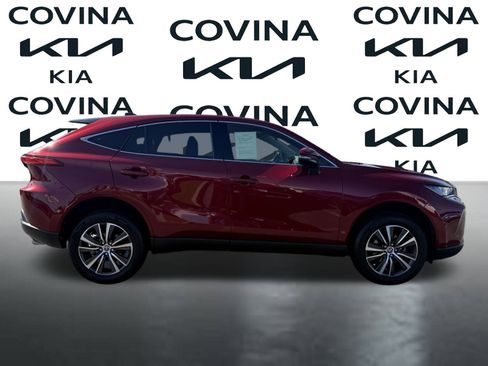 Used 2022 Toyota Venza LE image 9