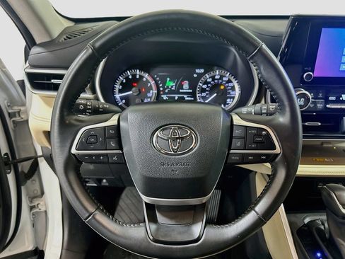 Used 2023 Toyota Highlander XLE FWD image 9