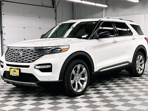 Used 2020 Ford Explorer Platinum w/ Premium Technology Package image 11