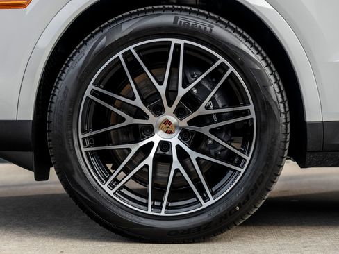 Certified 2026 Porsche Cayenne AWD/4WD image 13
