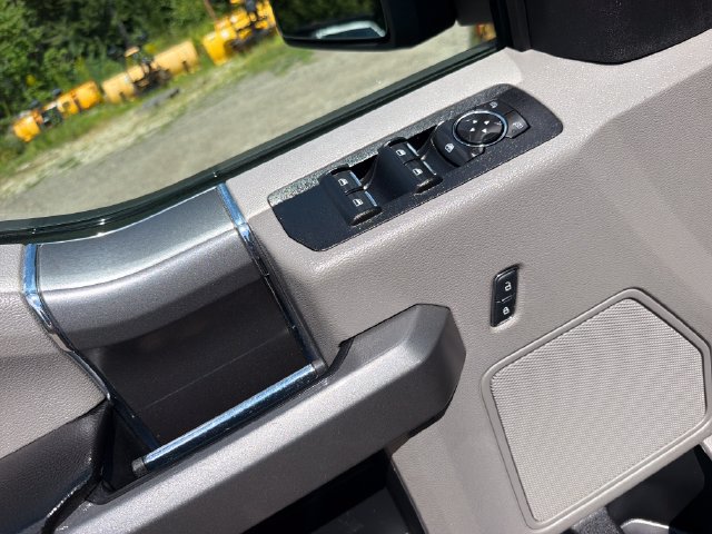 Used 2017 Ford F150 XLT w/ Equipment Group 302A Luxury AWD/4WD image 12