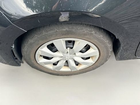 Used 2015 Toyota Corolla LE FWD image 28