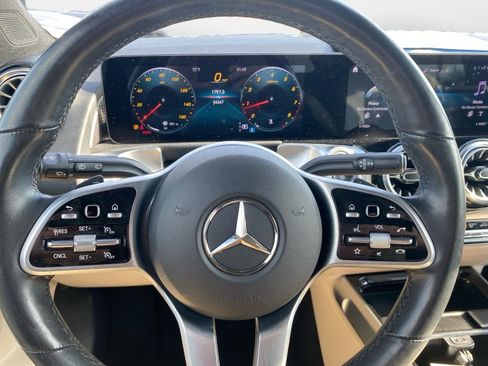 Used 2022 Mercedes-Benz GLB 250 4MATIC image 13