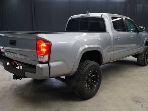 Used 2017 Toyota Tacoma SR5 AWD/4WD image 7