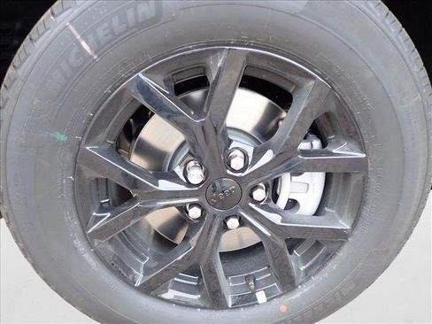 New 2025 Jeep Grand Cherokee L Altitude image 8