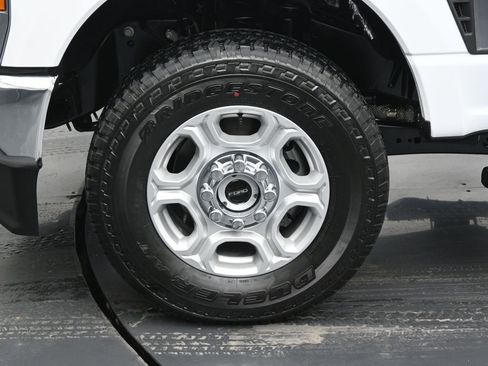 New 2026 Ford F250 XLT w/ FX4 Off-Road Package image 27