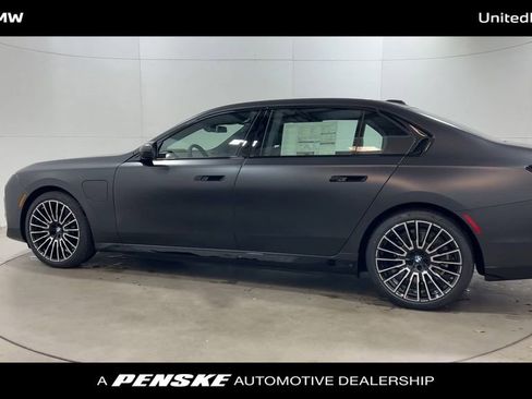 New 2026 BMW 750e xDrive w/ Executive Package image 6