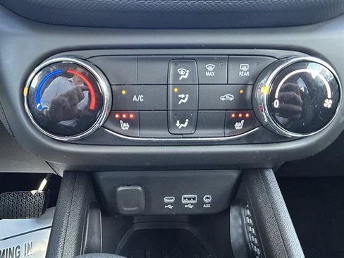 Used 2022 Chevrolet TrailBlazer LT AWD/4WD image 24