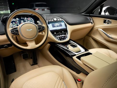 Used 2021 Aston Martin DBX AWD/4WD image 2