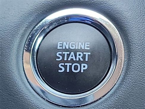 Used 2022 Toyota Highlander XLE image 12