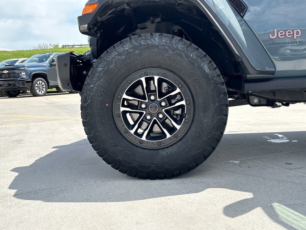 Used 2025 Jeep Wrangler Unlimited Rubicon AWD/4WD image 15