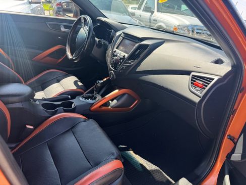 Used 2016 Hyundai Veloster Turbo FWD image 10